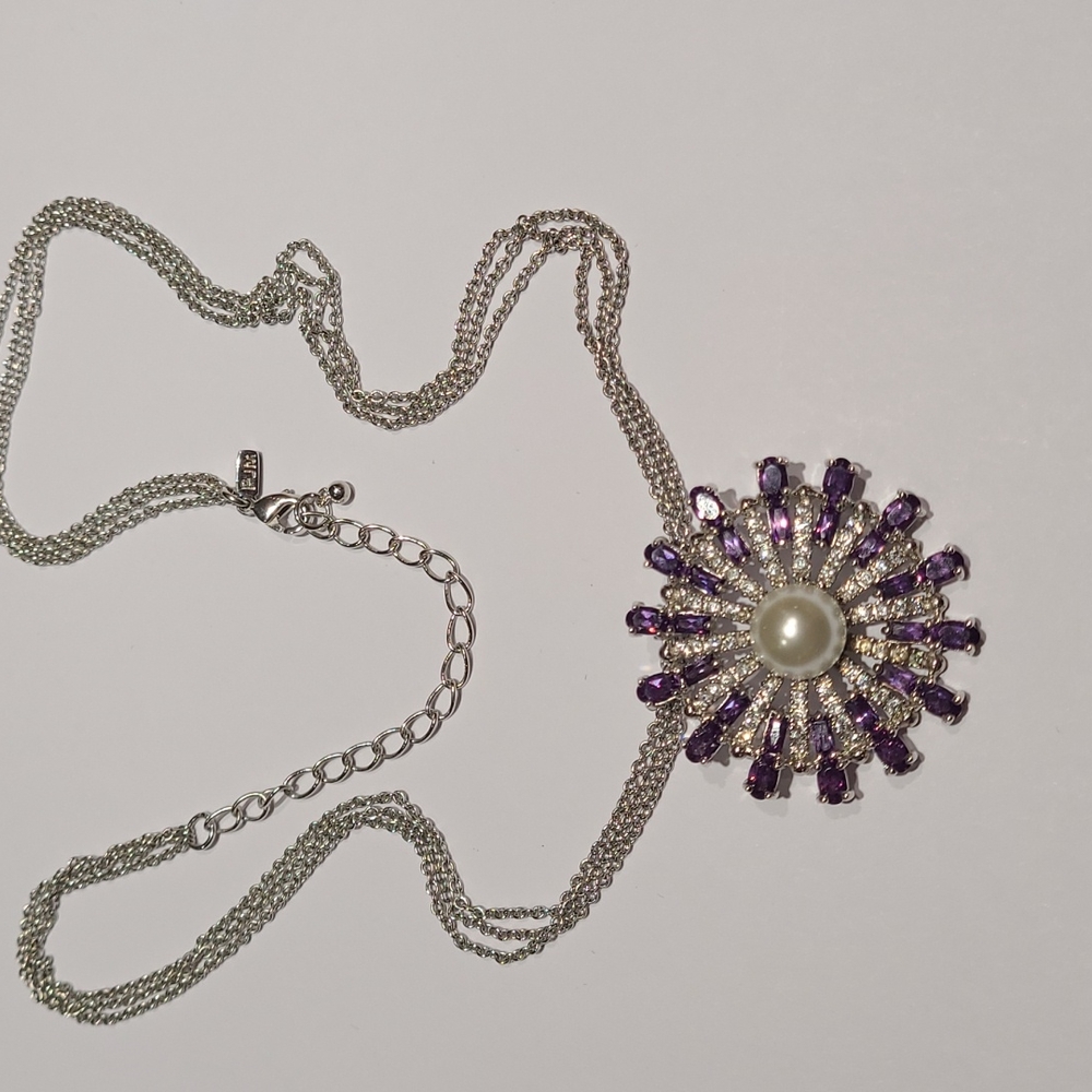 Lady's necklace